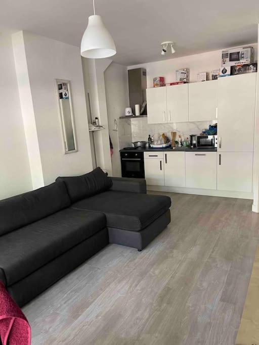 Private Double Bed Room Only With Balcony In Apartment Rotterdam Eksteriør bilde
